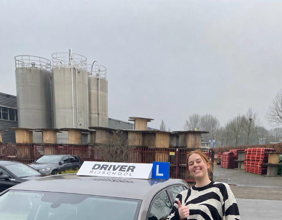 Emma uit Alblasserdam geslaagd bij Rijschool Driver