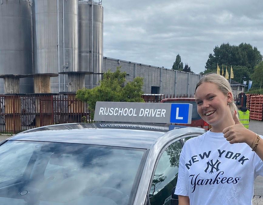 Lotte uit Sliedrecht geslaagd bij Rijschool Driver
